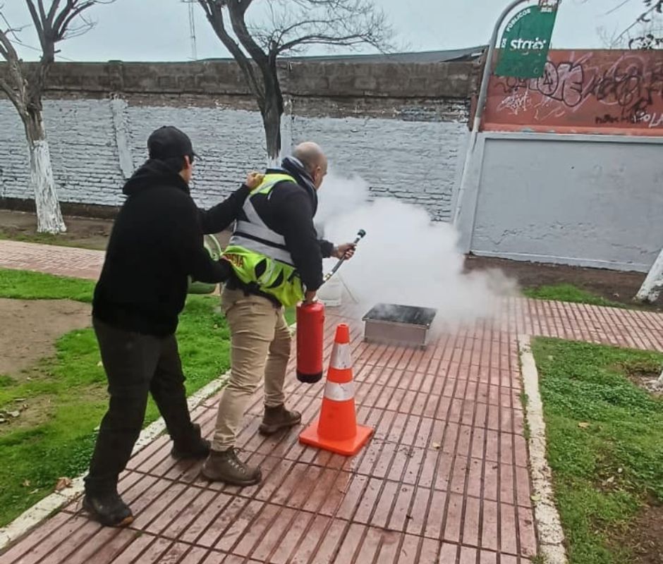 Capacitación comunitaria en el uso de extintores: fortaleciendo la seguridad y prevención en La Cisterna