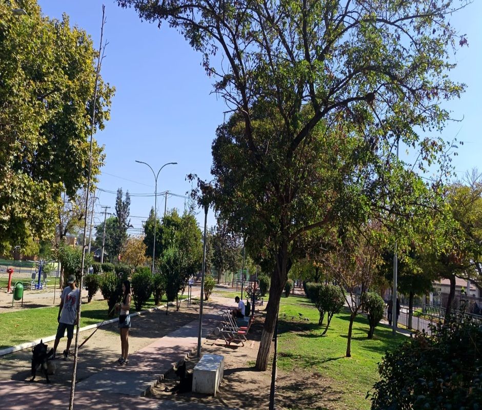 Plazas de la comuna lucen renovadas tras intensos operativos de limpieza y mantenimiento