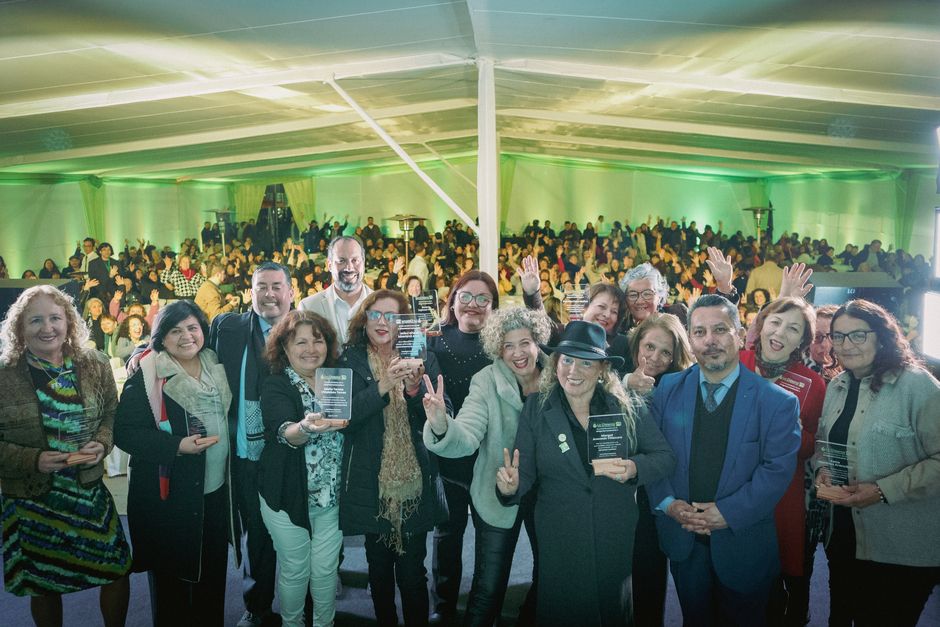 Fiesta y reconocimiento a dirigencias sociales en emotivo y masivo evento