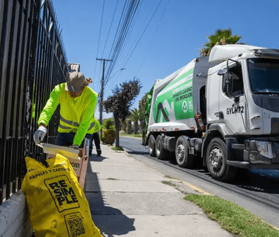 Reciclaje a la puerta de tu casa: Iniciativa municipal permite reciclar con aplicación para celulares