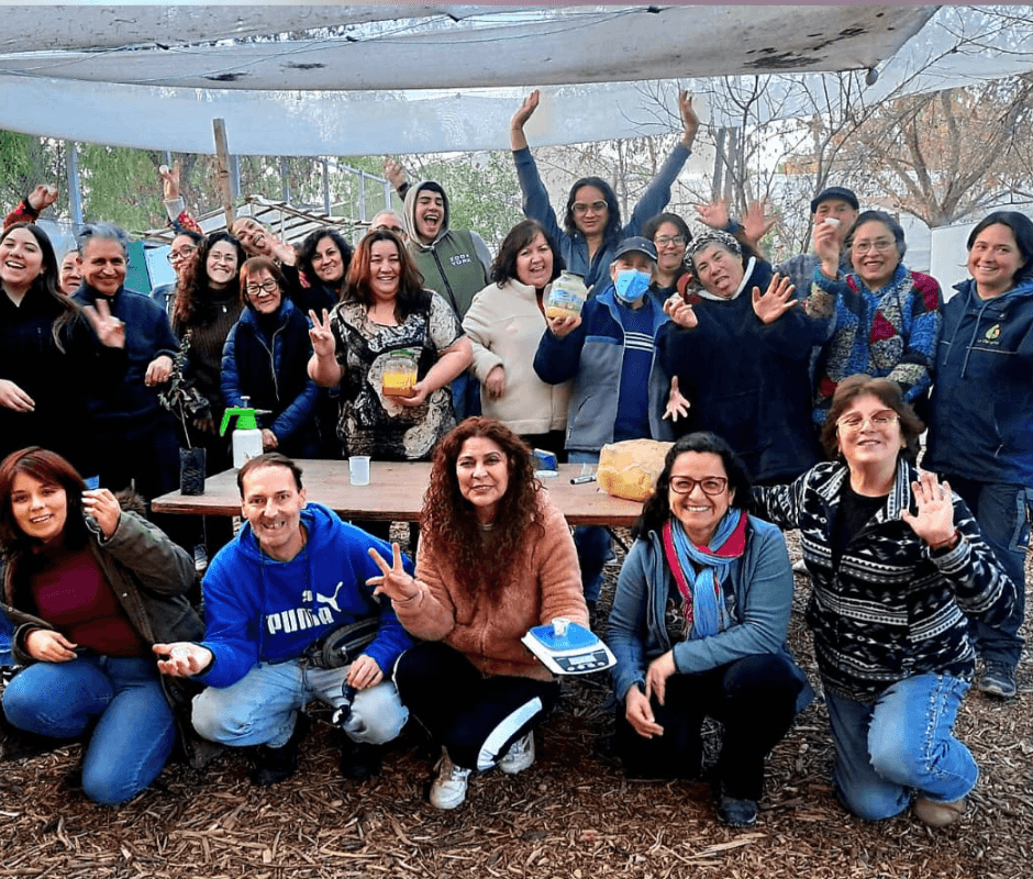 Comunidad aprende técnicas sustentables para el cuidado de huertos y jardines en La Cisterna