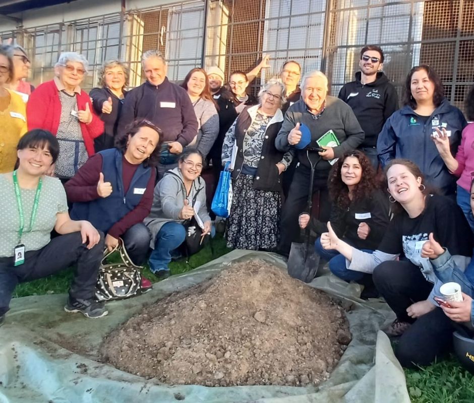 Con gran participación vecinal se realizó taller de elaboración de Bocashi en La Cisterna