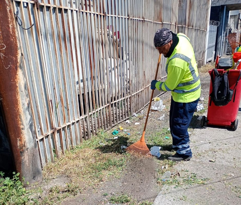 Seguimos recuperando espacios públicos con operativos de limpieza y desmalezado en toda la comuna