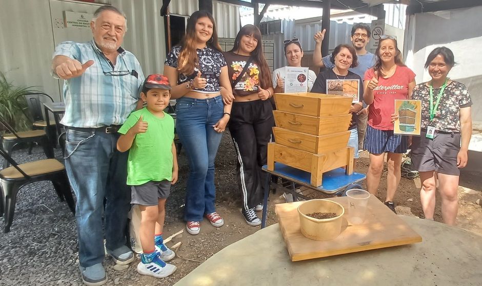 Comunidad de La Cisterna despide el año con taller de lombricompostaje en el CEA